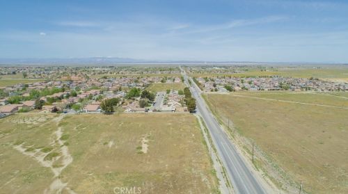 2869 La Vida Dr, Lancaster CA  93535-5873 exterior