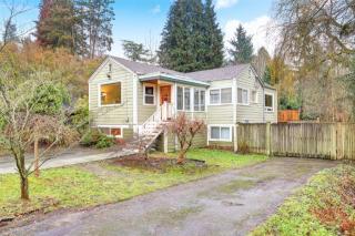 2323 89th St, Seattle, WA 98115-3327