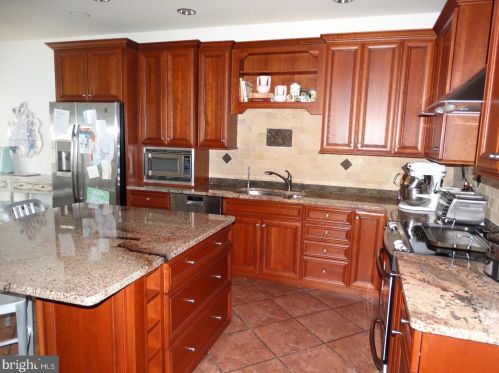 125 Sawgrass Dr, Blue Bell PA  19422-3209 exterior