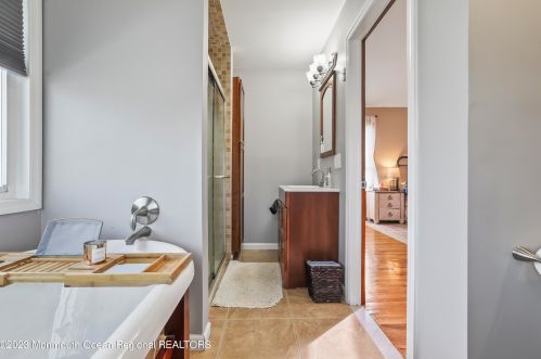 4 Krueger Pl, Middletown NJ  07748-5729 exterior