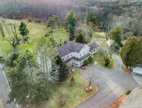 221 Oscawana Lake Rd, Tompkins Corners NY  10579-2600 exterior