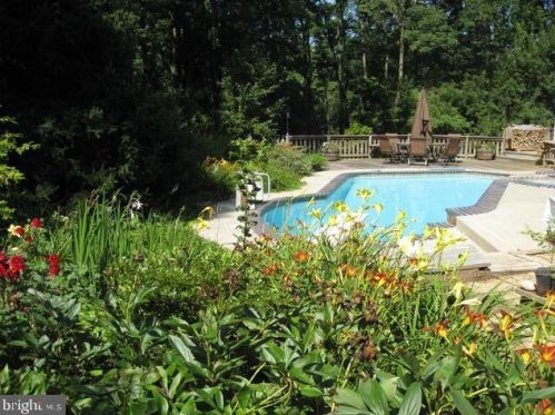 4 Stephen Dr, Glen Mills PA  19342-8803 exterior