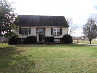 3010 Mine Lick Creek Rd, Cookeville, TN 38501-5613