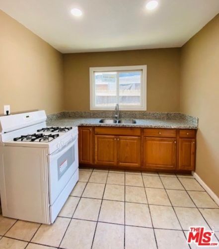 78 Arbor St, Long Beach, CA 90805-6908