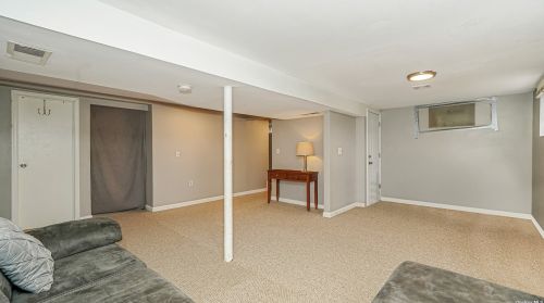 11 Blossom Ave, Holtsville NY  11742-1704 exterior