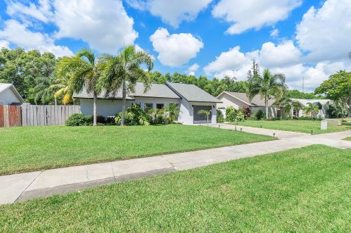 2884 Dunlin Rd, Delray Beach FL  33444-1010 exterior