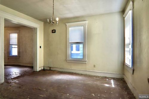 13 Essex St, East Orange NJ  07017-1305 exterior