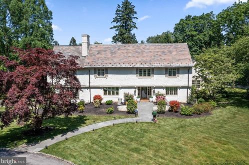 836 Parkes Run Ln, Ithan, PA 19085-1136