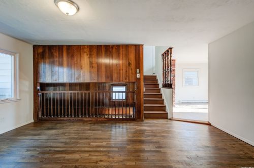 4053 Maywood Dr, Seaford, NY 11783-1033