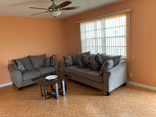 912 Normandy, Delray Beach FL  33484-4808 exterior
