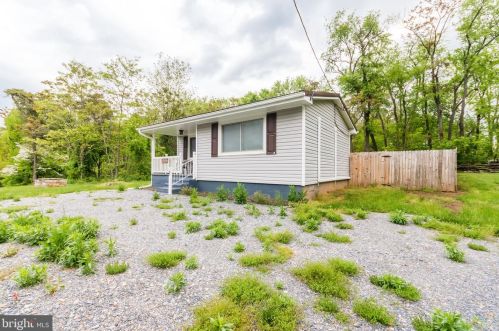 26 Raging River Rd, Falling Waters WV  25419-4247 exterior
