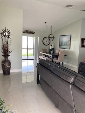 1810 14th St, Cape Coral, FL 33909-1634