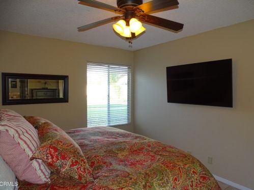 704 Holly Ave, Oxnard CA 93036-1907 exterior