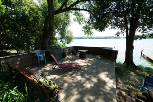 35005 Fairview Rd, Oconomowoc, WI 53066-3312