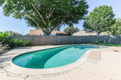 6726 Grant Dr, Richmond TX  77469-5953 exterior