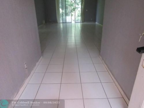 1576 151st Ave, Hollywood FL  33027-2371 exterior