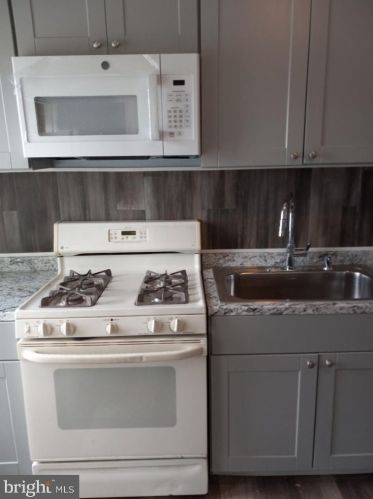 1636 Fry Ave, Camden NJ  08104-1834 exterior