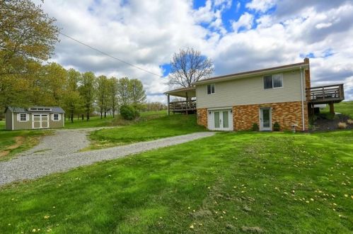 511 Gas Valley Rd, Georgetown, PA 15043-1017