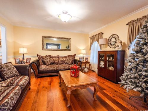 16 Lodge Ln, Miller Place NY  11764-1912 exterior