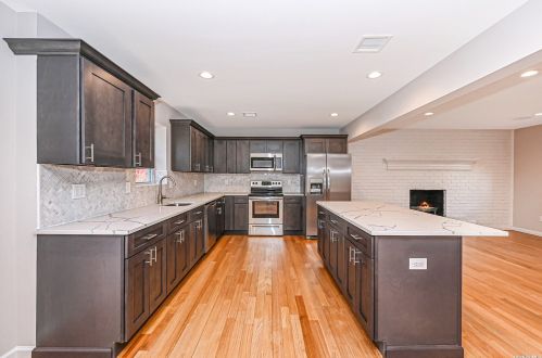 20 Yaphank Ave, Brookhaven, NY 11719-9541