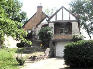 5121 Leona Dr, Cincinnati, OH 45238-3725