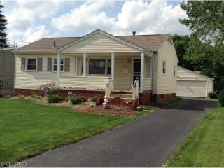 404 Elizabeth St, Hubbard, OH 44425-1104
