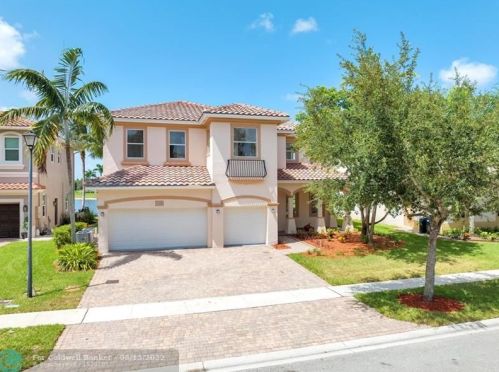 550 Cresta Cir, West Palm Beach, FL 33413-1044
