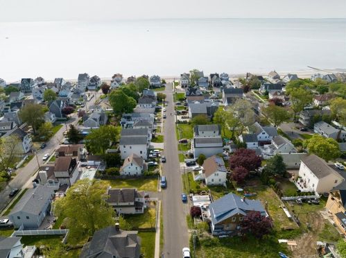 53 Grant St, Milford CT 06460-5310 exterior