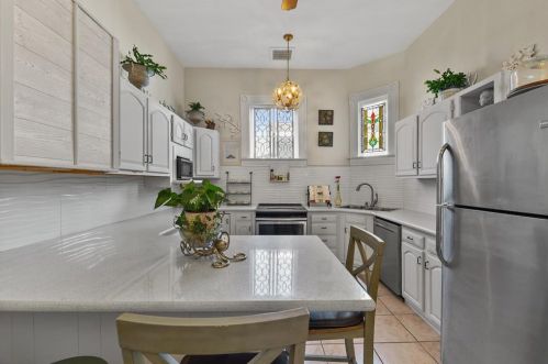 810 Winnie St, Galveston TX 77550-5133 exterior