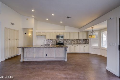 6960 Villa Hermosa, Glendale AZ  85310-5857 exterior