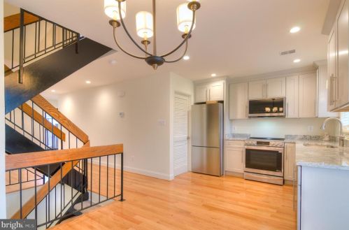 12127 Captiva Ct, Herndon VA 20191-1205 exterior