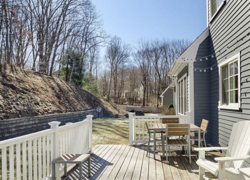 9 Kemble Dr, Shrewsbury MA 01545-1690 exterior