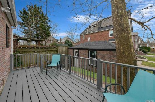 88 Bixley Heath, Lynbrook NY  11563-3138 exterior