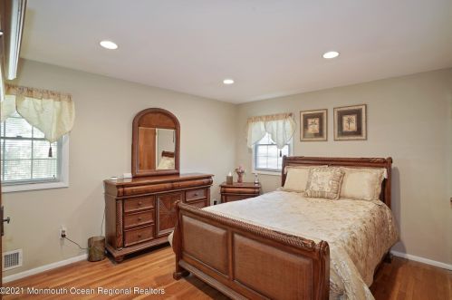 412 Valley Way, Bricktown NJ  08723-4914 exterior