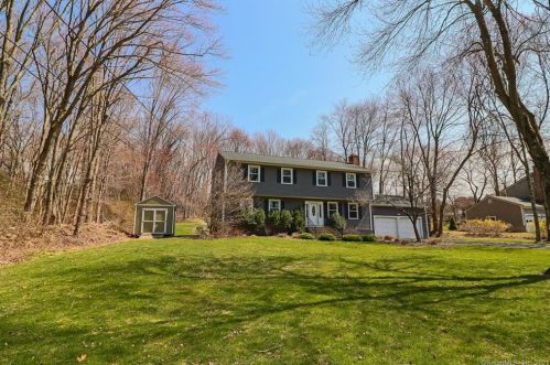 193 Putting Green Rd, Bridgeport, CT 06611-2520