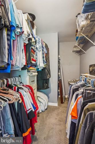 1502 Deer Point Way, Herndon VA  20194-1584 exterior