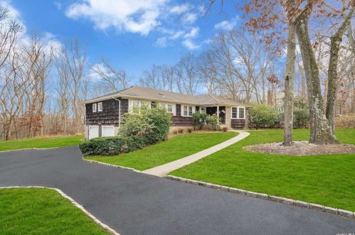 3 Village Hill Dr, Huntington Station, NY 11746-5512