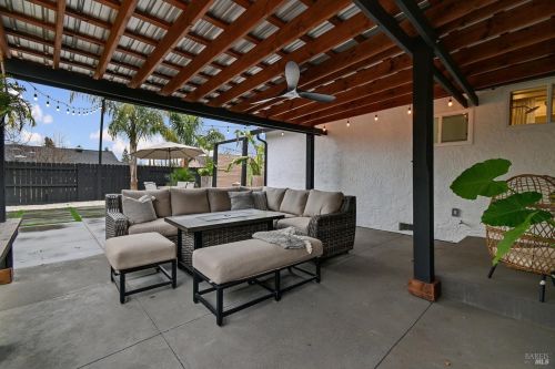 403 Temple Dr, Vacaville CA  95687-5146 exterior