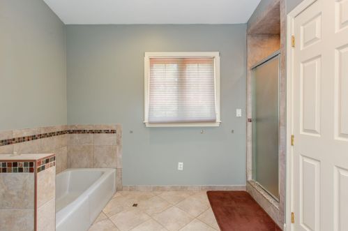 6 Birch Hill Rd, Salem NH  03079-3473 exterior