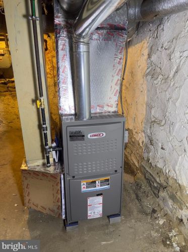 565 Pershing Ave, Lancaster PA  17602-4369 exterior