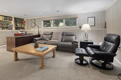 24 Surrey Dr, Norwalk CT  06851-3224 exterior