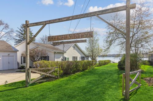 609 Valerie Ln, Twin Lakes, WI 53181-9781