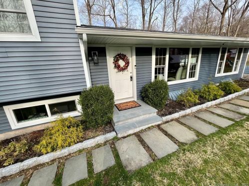 241 Old Stagecoach Rd, Ridgefield, CT 06877-1805