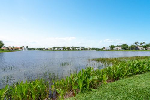 6806 Fiji Cir, Boynton Beach FL  33437-7022 exterior