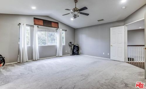 26426 Cardinal Dr, Santa Clarita, CA 91387-6315