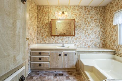 1325 Medallion St, Redlands CA  92374-2666 exterior