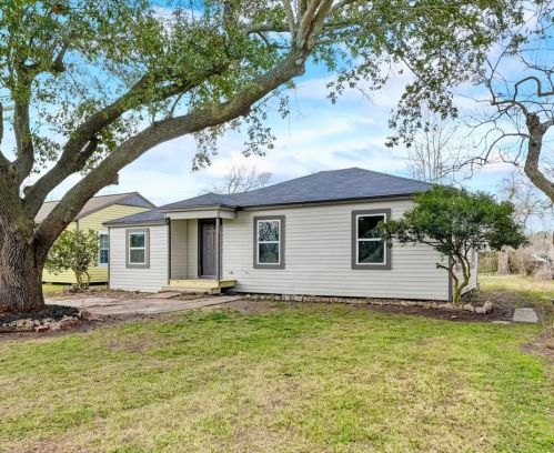 104 18th Ave, Texas City, TX 77590-6111