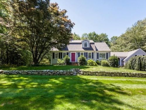 59 Lincoln St, Hingham MA  02061-1231 exterior