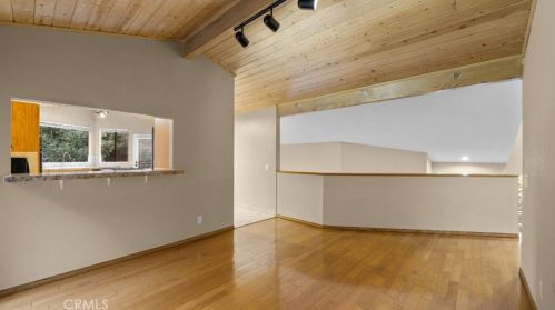 1942 Los Encinos Ave, Glendale CA  91208-2113 exterior