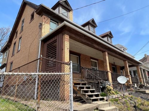 11 Cuyler Ave, Jeannette, PA 15644-2218